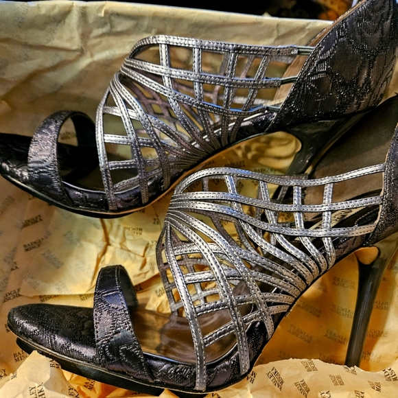 Badgley Mischka stiletto heel lace high heels. - Picture 1 of 10